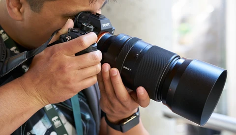 First Hands-On Look At the Sony FE 70-300mm f/4.5-5.6 Lens