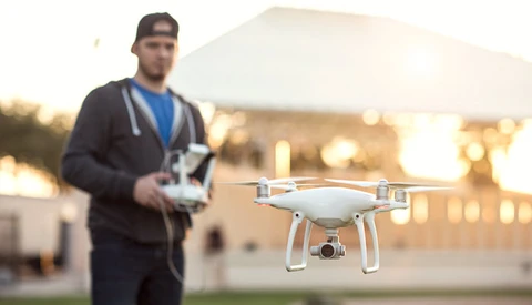 Fstoppers Reviews the New DJI Phantom 4