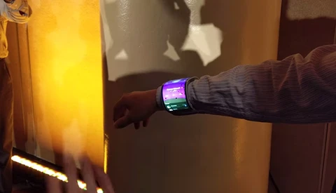 Lenovo Demos a Bendable, Wearable Smartphone
