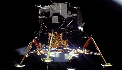 The Amazing Optical Engineering That Helped Astronauts Navigate 