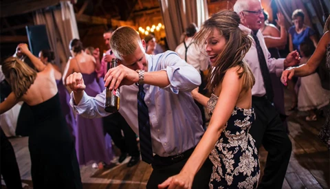 In the Shoes of a Wedding Photographer: Tom Harmon Takes You Behind the Lens