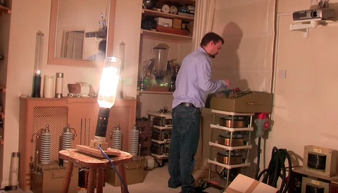 Man Turns On 20,000-Watt Lightbulb, Illuminates Small Neighborhood
