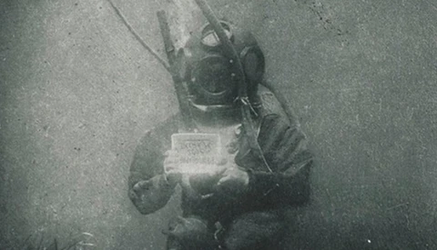 First Underwater Portrait From 1899