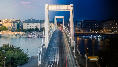 Budapest Captured From Day to Night in One Shot