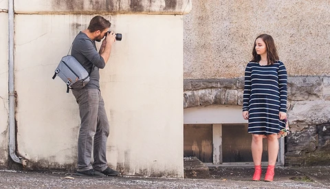 Fstoppers Reviews the Everyday Sling from Peak Design 