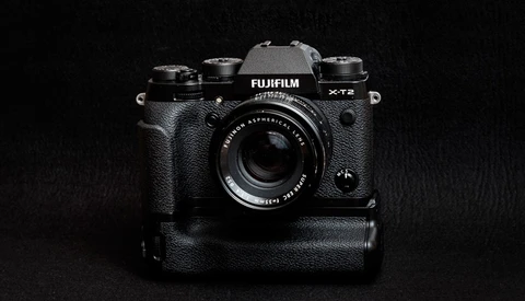 Fstoppers Reviews the Fujifilm VPB-XT2 Camera Grip | Fstoppers