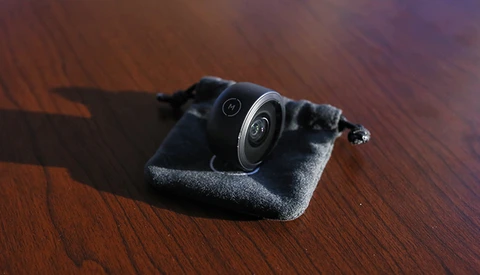 Fstoppers Reviews the 170-Degree Superfish Mobile Lens by Moment