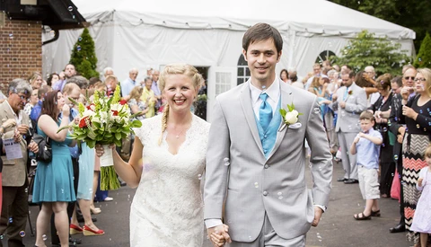 Brides Magazine Says Professional Wedding Photographers Only Use 'Cannon or Nikon'