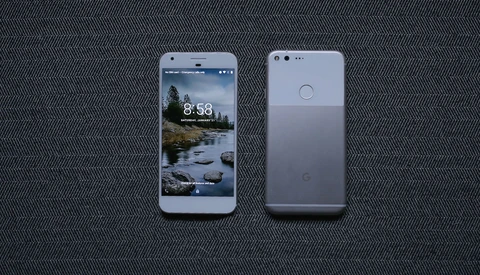 Fstoppers Reviews the Google Pixel, a True iPhone Killer