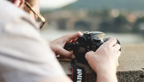 Photographer Takes Picture of Golden Gate Bridge, Starts Business