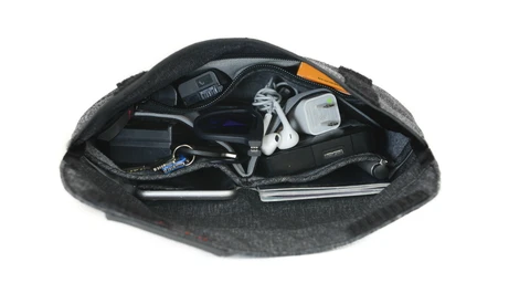 Fstoppers Reviews the Peak Design Field Pouch