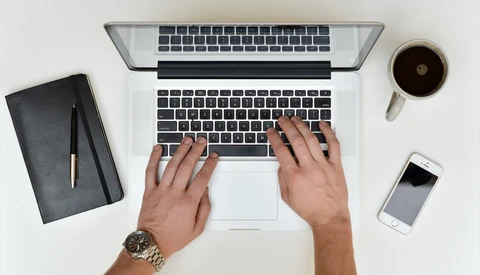 How an Email Signature Became an Eye-Opening Experiment on Gender/Client Relations