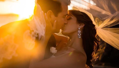 newlywed couple kissing