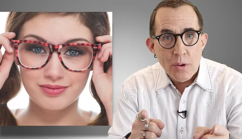 How to Photograph People With Glasses While Avoiding Reflections
