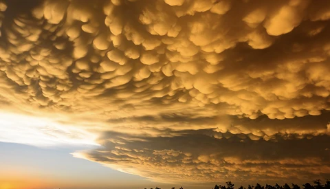 'FRACTAL' Captures the Beauty and Fury of Powerful Storms