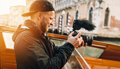 Four Tips to Get Paid Collaboration With Brands Through Social Media