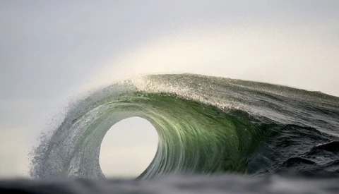 Infinite Waves: a Photography Concept Turned to Video