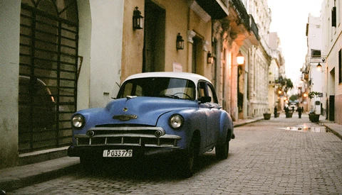 Walking the Streets of Havana, Cuba With the 35mm Film Canon AE-1 Program