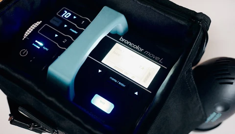 Fstoppers Reviews the Medium Format of Battery Powered Flashes: The Broncolor Move L