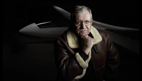 Andrea Belluso Draws Lines With Light Using Profoto Strip Softboxes for a Dramatic Portrait