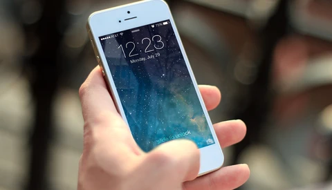 Former Google Senior Vice President Says Android Cameras Are 'Years Behind' iPhone