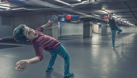 A Father and His Son Recreate 'The Matrix' Bullet Time Scene With the Help of Photoshop