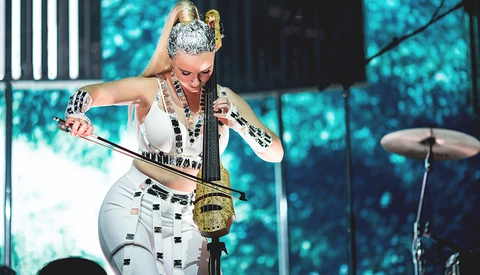 What I Learned From Shooting Live Music at a Festival With Only a Prime