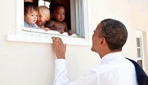 Former President Barack Obama's Tweet Including a Pete Souza Photo Is the Most Liked in History