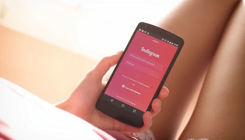 Some Users Can Now Post Instagram Stories Directly to Facebook