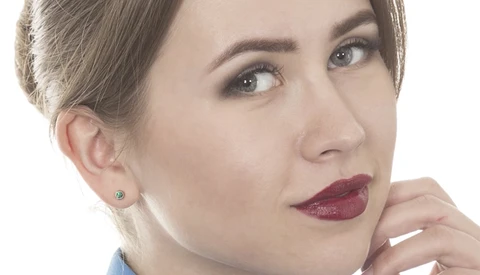 A Very Simple Trick for Easily Finding All the Blemishes You Need to Retouch in a Photo
