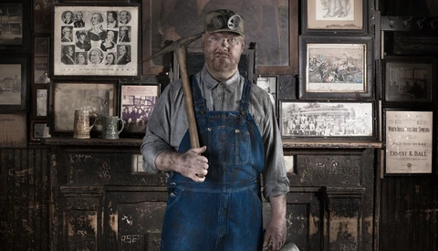 Fstoppers Interviews Limor Garfinkle on Her Upcoming Photo Gallery Exhibition, 'The Comedians'