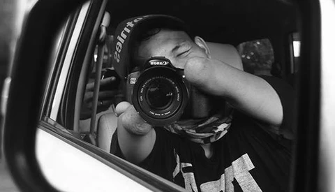 Photographer Born Without Hands and Legs Takes Incredible Photos