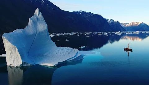 The Beauty of Greenland: A 4K Tour of the Midnight Sun