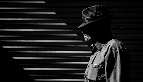 Los Angeles Street Photographer Hunts for Light to Create Dramatic Imagery