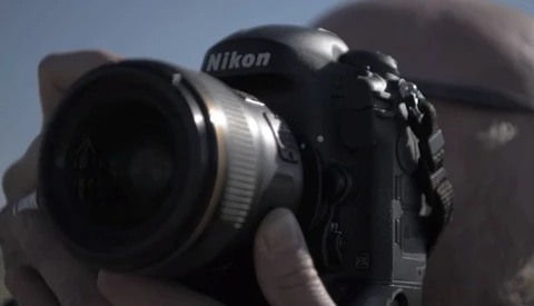 Nikon Ambassador Reveals Why He Prefers to Shoot With Prime Lenses