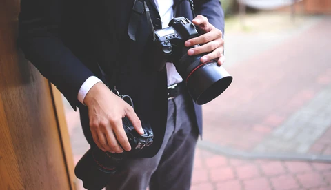 Random Person Proclaims that His Uncle Prefers Nikon, Photographer Immediately Sells All Canon Gear