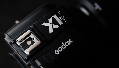 Fstoppers Reviews the Godox X1T-F Radio Flash Trigger