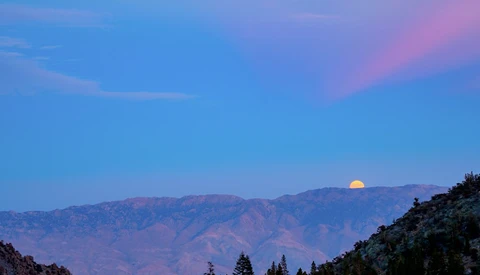 How to Photograph a Moonrise