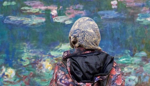 This Humorous Photo Series Matches Gallery Visitors to the Artworks They're Gazing At