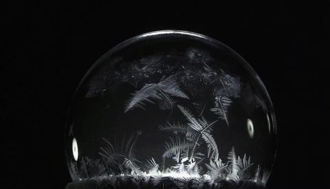 Incredible Footage of Soap Bubbles Freezing in Winter Weather and How to Do It Yourself