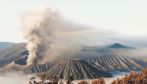 Newlyweds Have Wedding Photos Taken in Front of Erupting Volcano