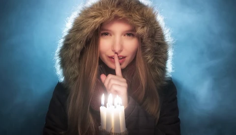 Creating Cool Candlelit Portraits Inside the Studio 