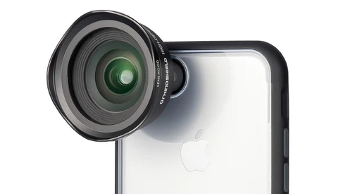 Fstoppers Reviews RhinoShield 0.6X HD Wide-Angle Lens for the iPhone
