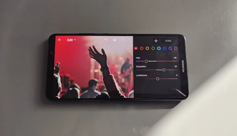 Should You Be Using a Smartphone and DSLR Combo for Concert Photography?