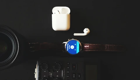 Using Apple’s Airpods on Set