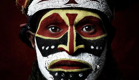 Photographer Captures Incredible Photos of Native and Modern Cultures of Papua New Guinea