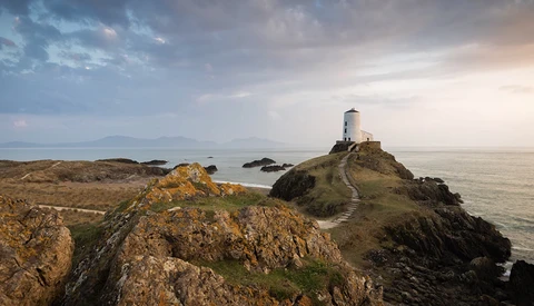 Should You Avoid Photographing Popular Locations?