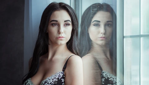 Split Perspectives: How to Create That Mirror Shot