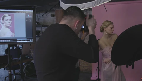 The Exact Settings You'll Need for a Simple Two-Light Beauty Photography Setup With Great Results