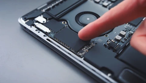 Early Reports Suggest MacBook’s New i9 Processor Isn’t Keeping Up